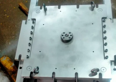 AUTOMATIC PARTS MOLD